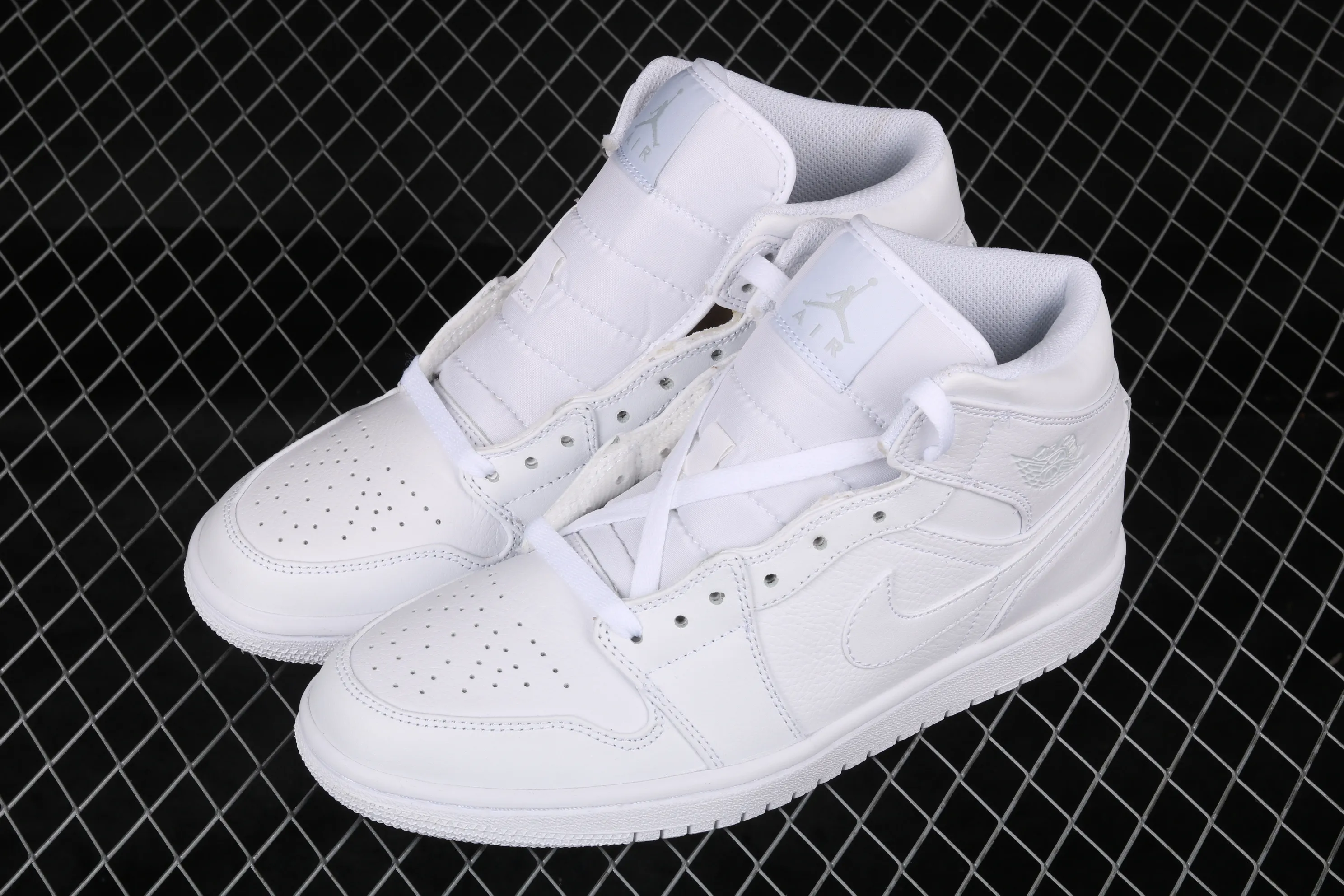 All Categories Air Jordan Jordan Series Basketball Shoes Air Jordan 1 Mid Air Jordan 1 Mid All White China Full First Layer Authentic Standard 554724-109